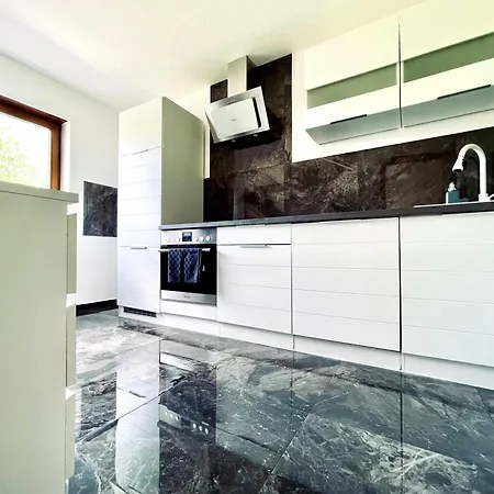 Goldstadt - Design Und Relax - Modernes Wohnen In