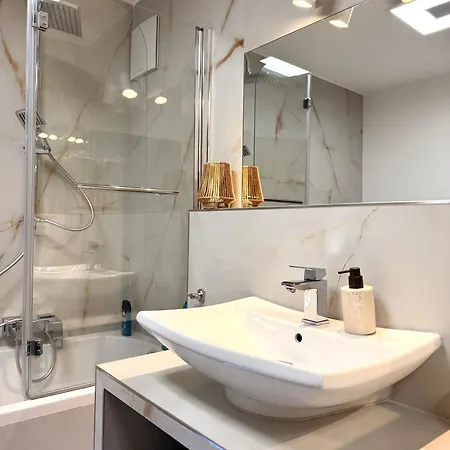 Goldstadt - Design Und Relax - Modernes Wohnen In
